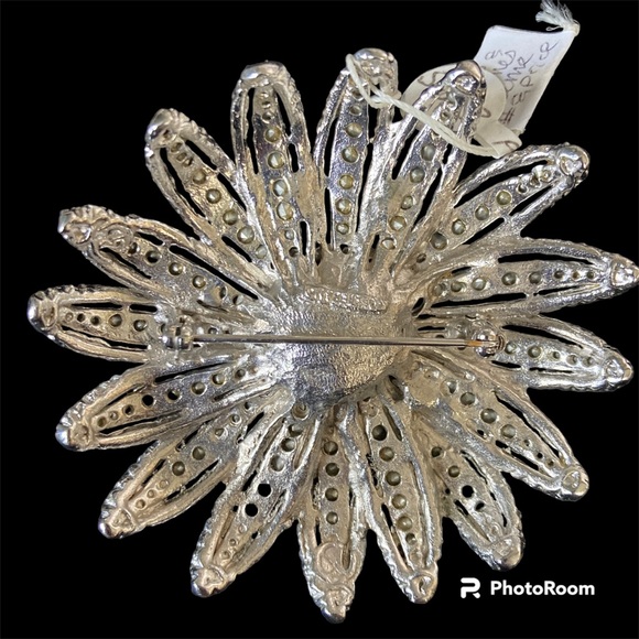 Large Flowerhead Aurora Borealis Sunburst Vintage  Brooch. - Picture 4 of 4